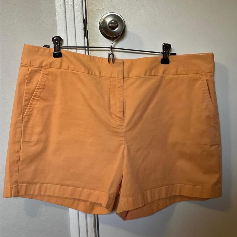 Vineyard Vines Shorts in Melon, size 14